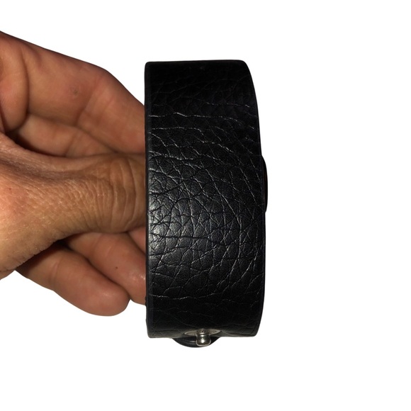 Leather Large Silver tone Cross Snaps Bracelet - Picture 3 of 10